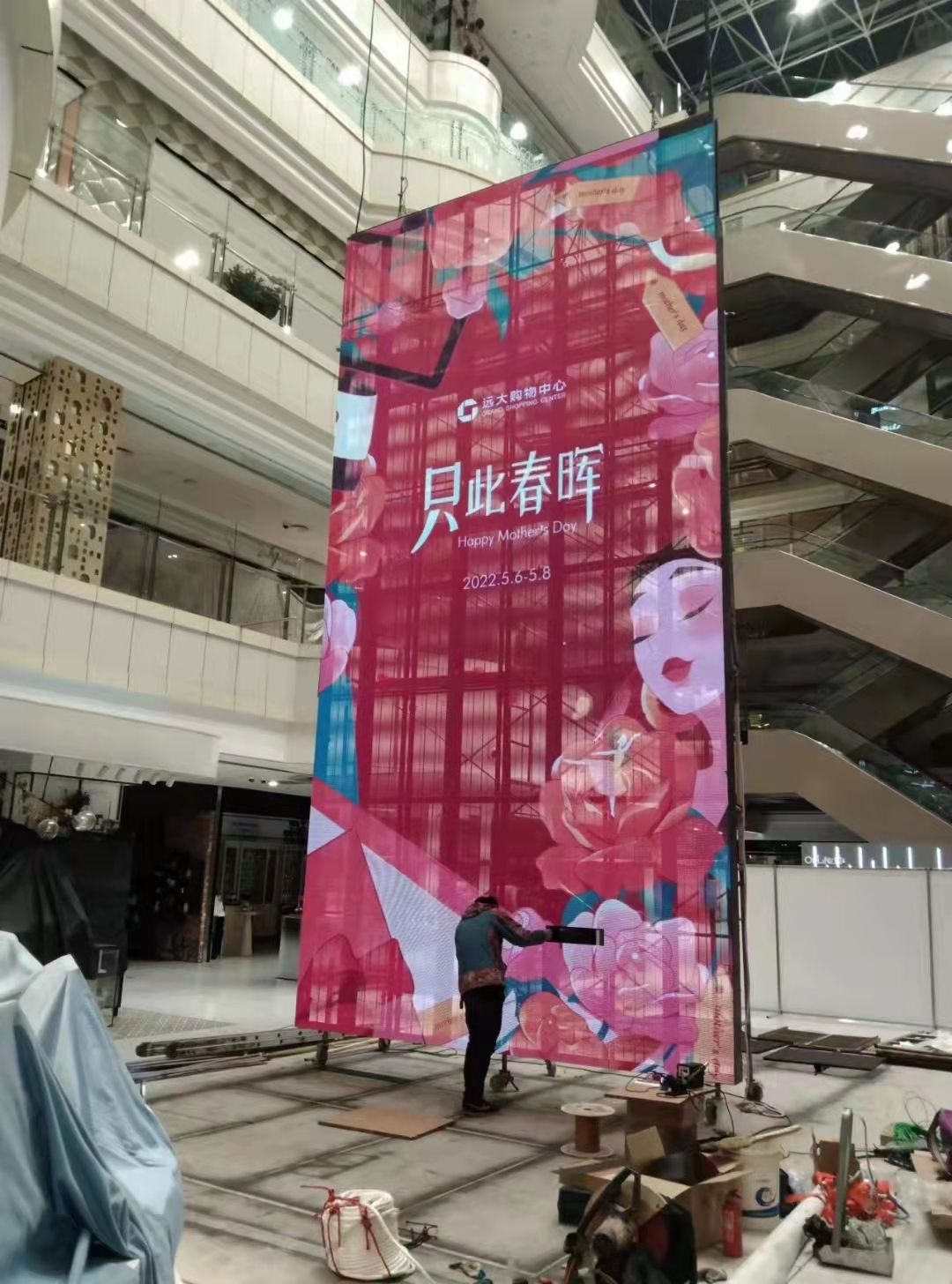 黑龍江遠大購物中心P3.91室內(nèi)透明屏