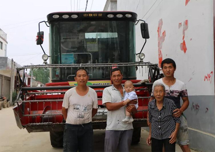 駐馬店苑先生采購鄭州中聯4HZJ-2500自走式花生撿拾收獲機 1-1.jpg