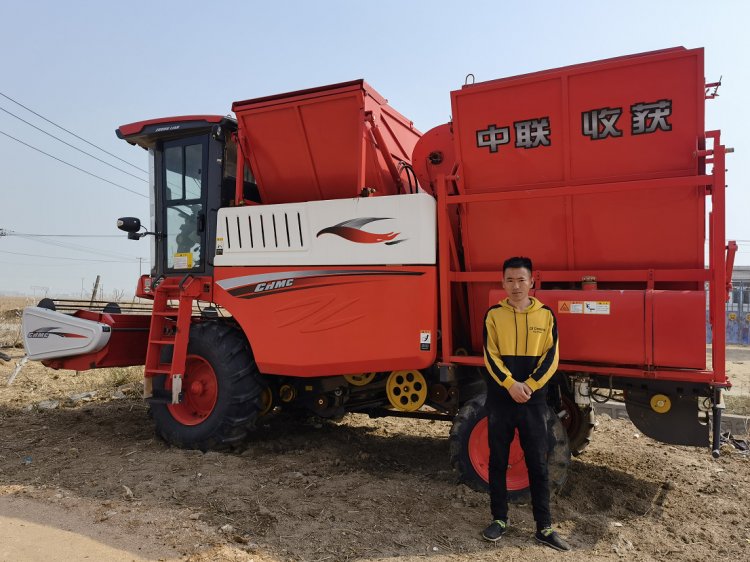 中聯收獲花生撿拾收獲機有多火?這個用戶兩年買3臺!