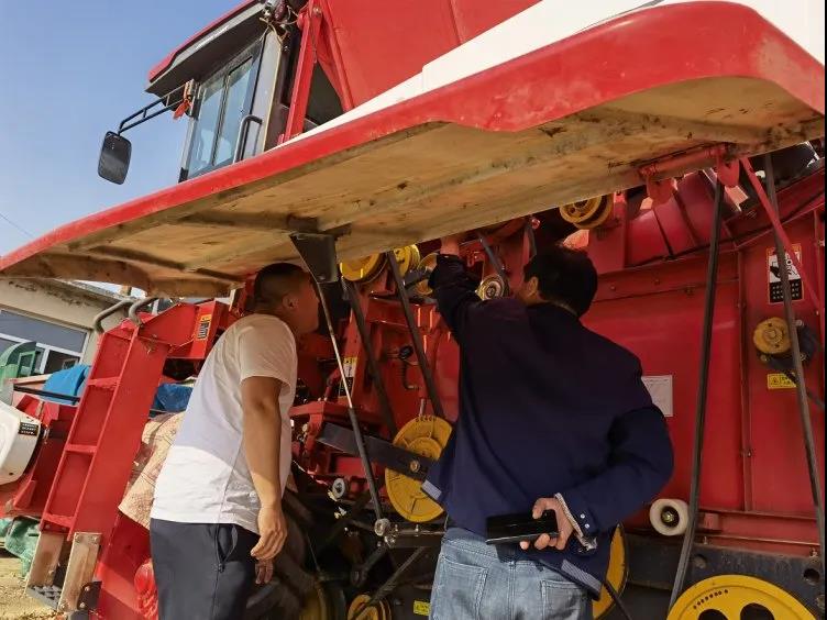 鄭磊:中聯收獲花生撿拾收獲機大幅改善了我的生活