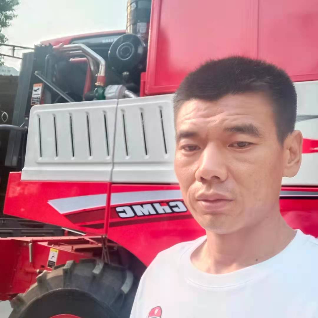 從機手到月入30萬的老板,你或許就差一臺鄭州中聯花生收