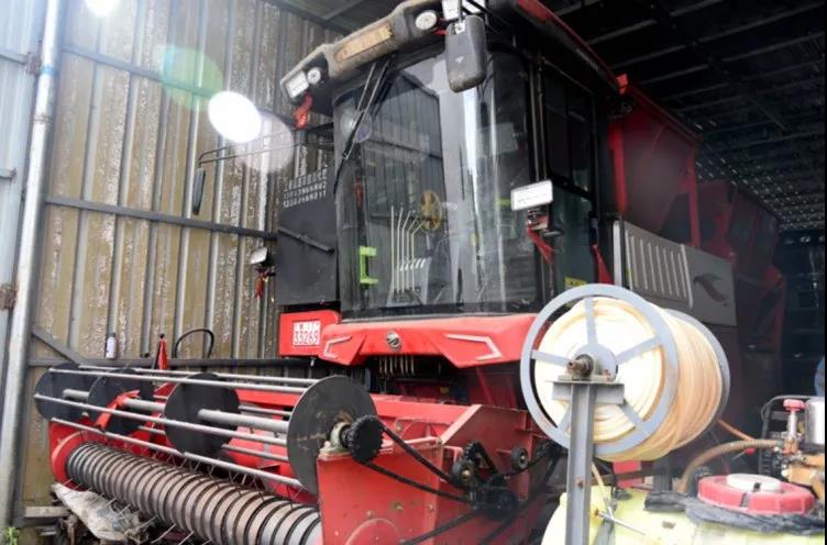 任朝笑:中聯收獲花生機收獲效果就是好,隔壁村都搶著讓我收