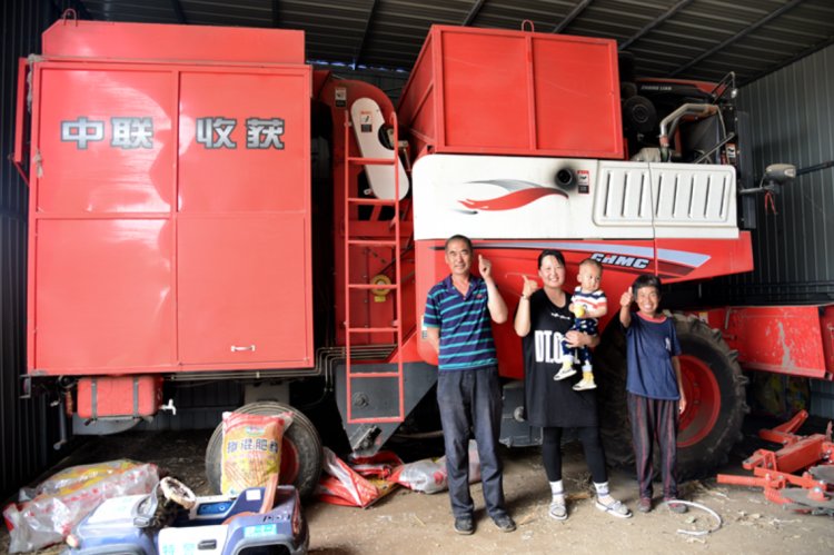 李倩:提升生活品質我選中聯收獲花生撿拾收獲機