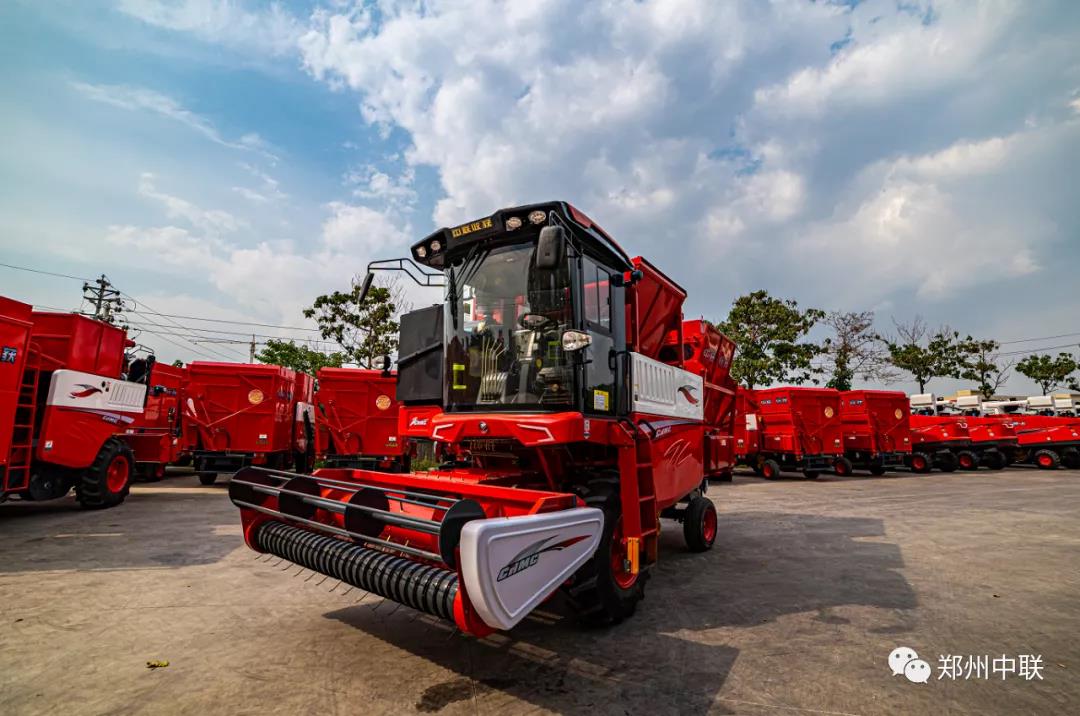 為什么近一半的種植大戶都選擇中聯收獲自走式花生撿拾收獲機? 1637044191720029.jpg