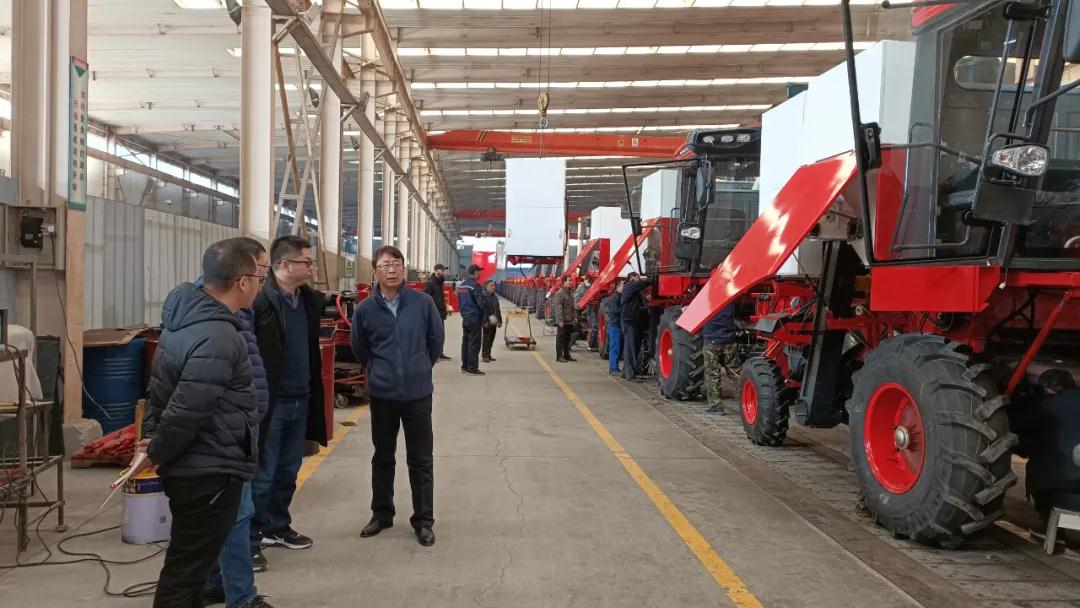熱烈歡迎中國農機工業協會代表團蒞臨鄭州中聯參觀指導工作 12.242.jpg
