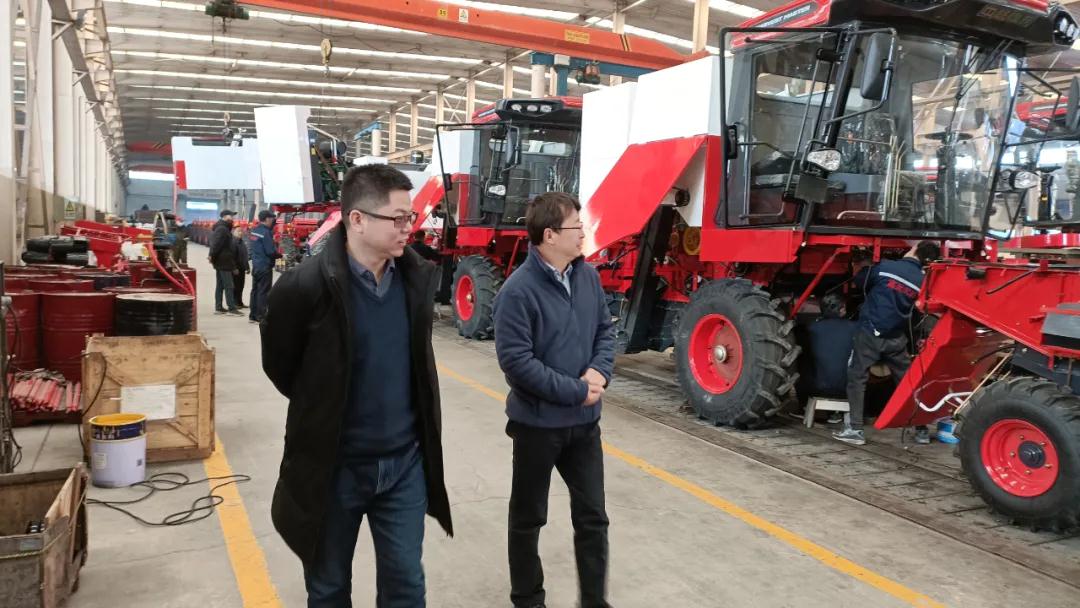 熱烈歡迎中國農機工業協會代表團蒞臨鄭州中聯參觀指導工作 12.241.jpg