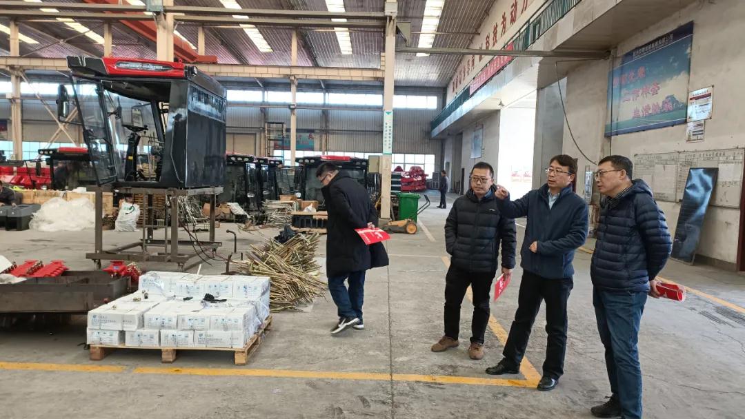 熱烈歡迎中國農機工業協會代表團蒞臨鄭州中聯參觀指導工作 12.243.jpg