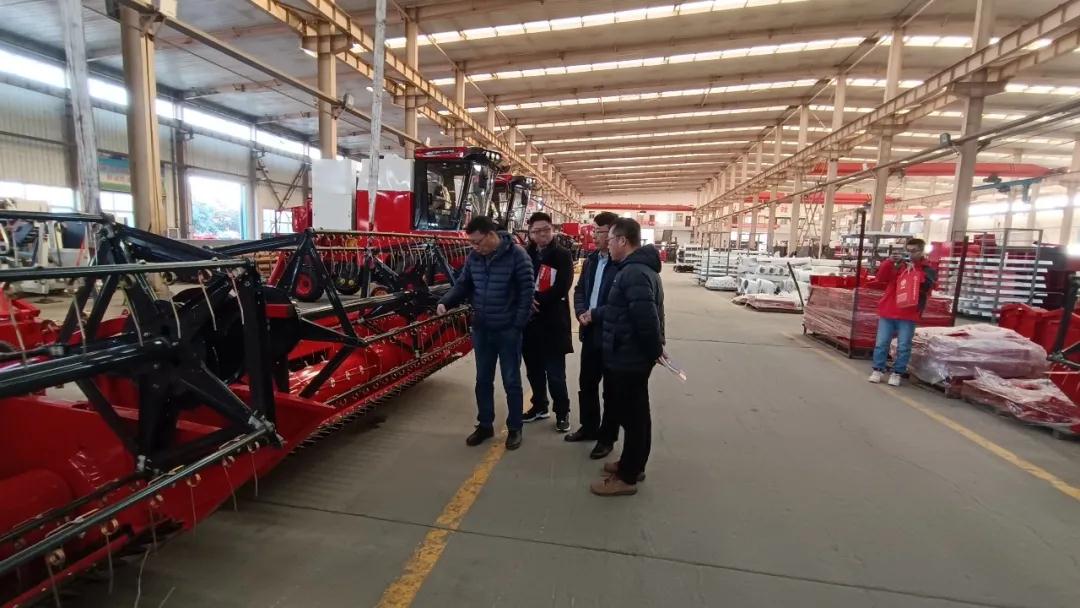 熱烈歡迎中國農機工業協會代表團蒞臨鄭州中聯參觀指導工作 12.244.jpg