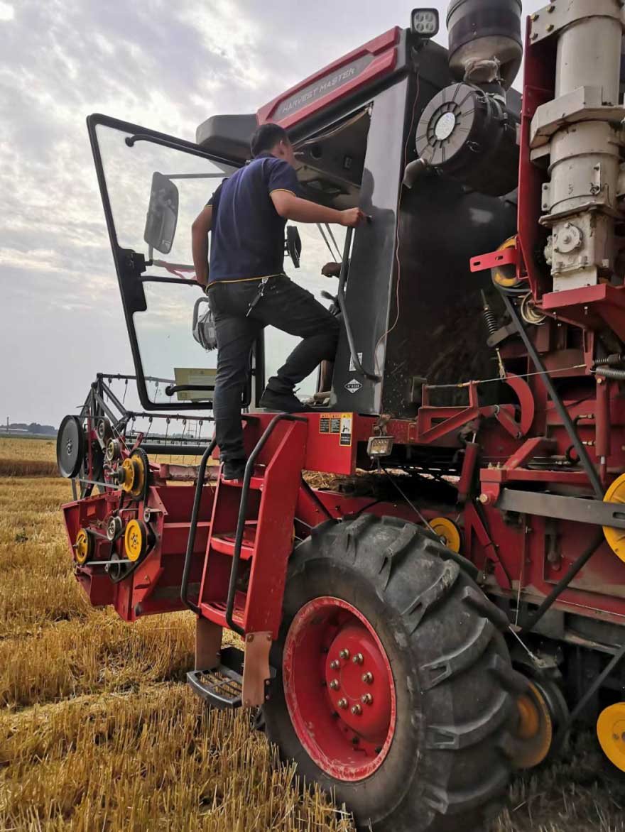 中聯收獲向一線廣大農機服務人員致敬 3.jpg