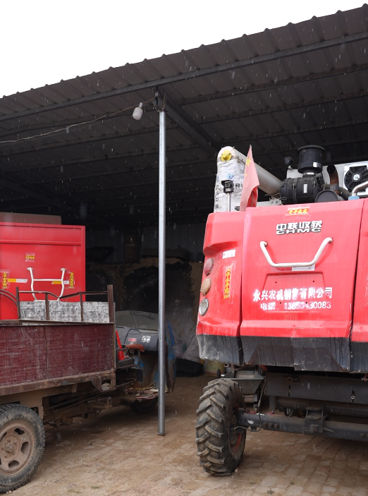 老農機手連續入手三臺中聯收獲,談及使用感受連連稱贊! 201.png