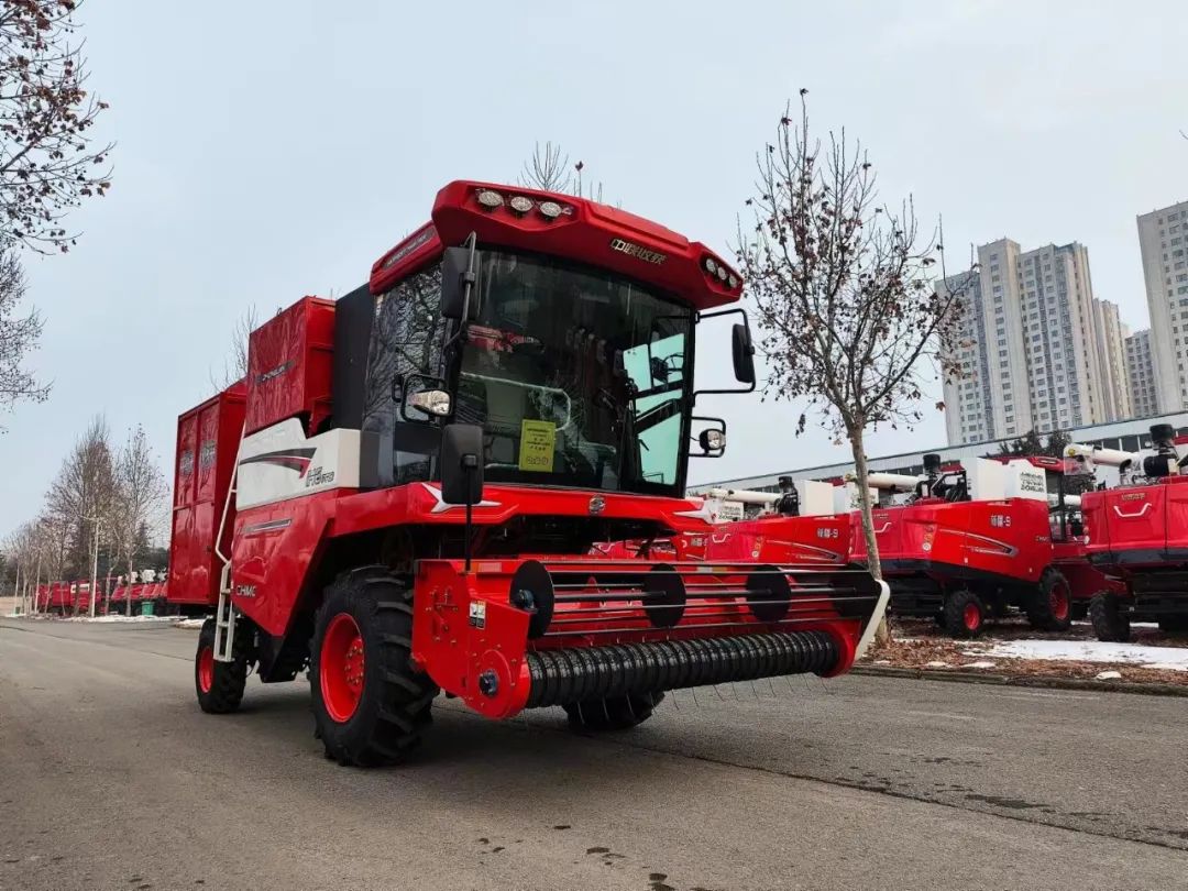 中聯收獲自走式花生撿拾收獲機——花生地里的“神器”! 640 (1).jpg